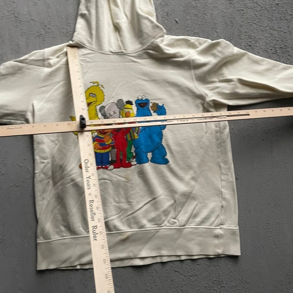 KAWS Sesame Street Graphic Hoodie Mens XL White Uniqlo UT - Picture 6 of 10